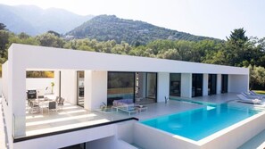 Outdoor pool - The Oasis, luxury Villa in Nidri (Lefkada)