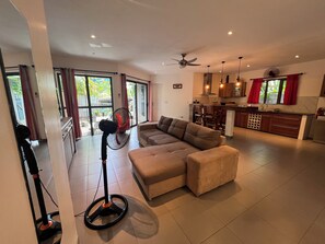 Living area - O Paradis Albion Large swimming pool and the beach just steps away (Albion)