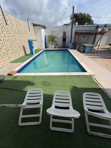 House with a first floor and swimming pool in São José da Coroa Grande, 300 meters from the beach.