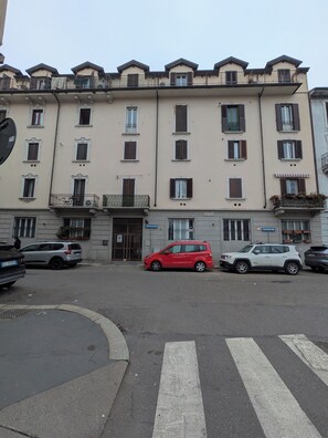 Exterior - Russo 15 - Modern one-bedroom apartment in central Milan neighborhood (Milano)