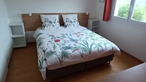 Bügeleisen/Bügelbrett, WLAN, Bettwäsche