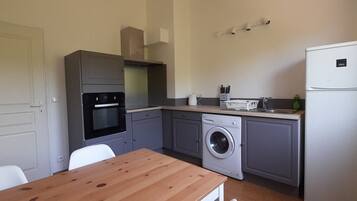 Køleskab, mikrobølgeovn, ovn, kogeplade