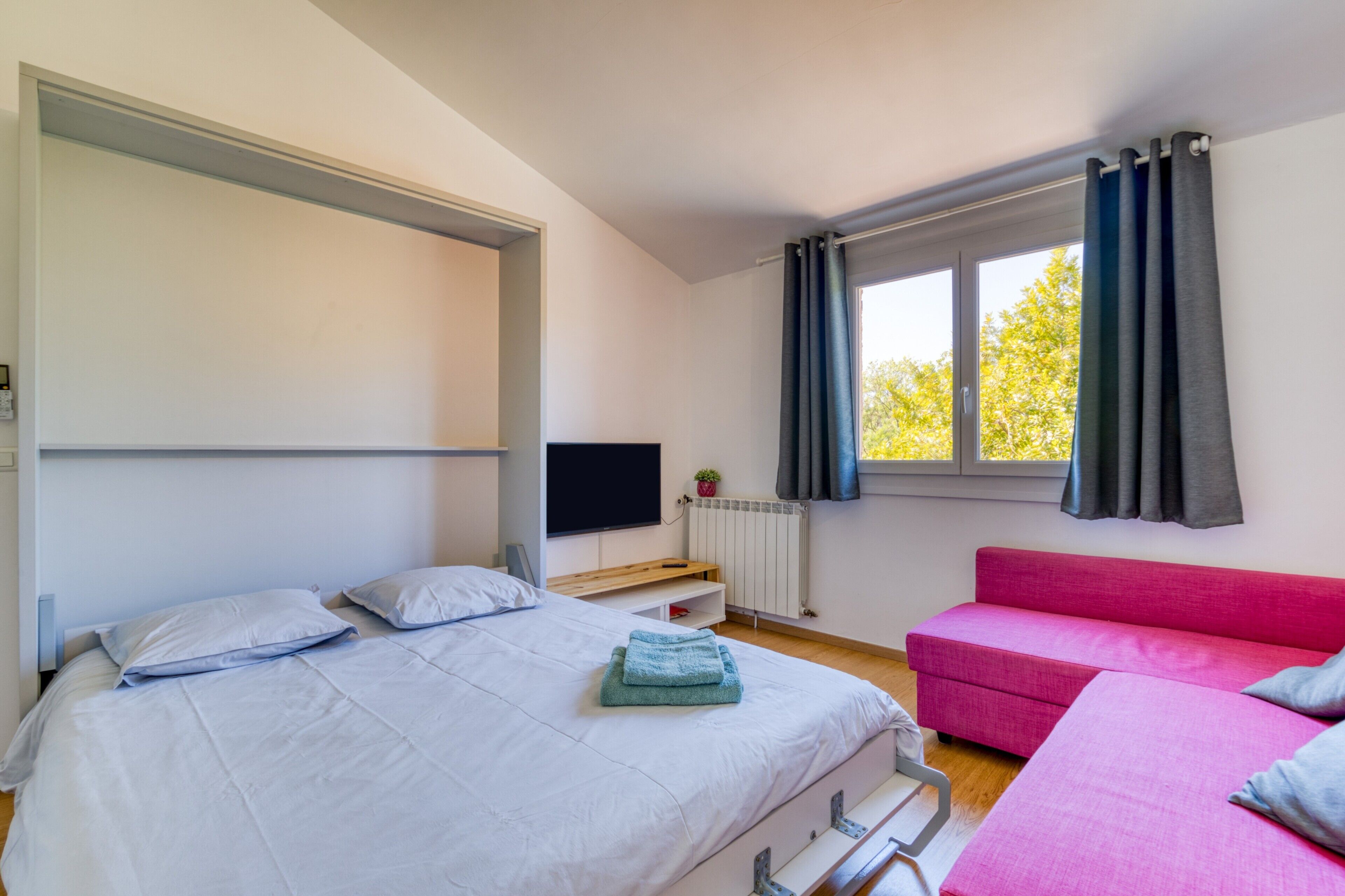 2 chambres, fer et planche à repasser, Wi-Fi, draps fournis