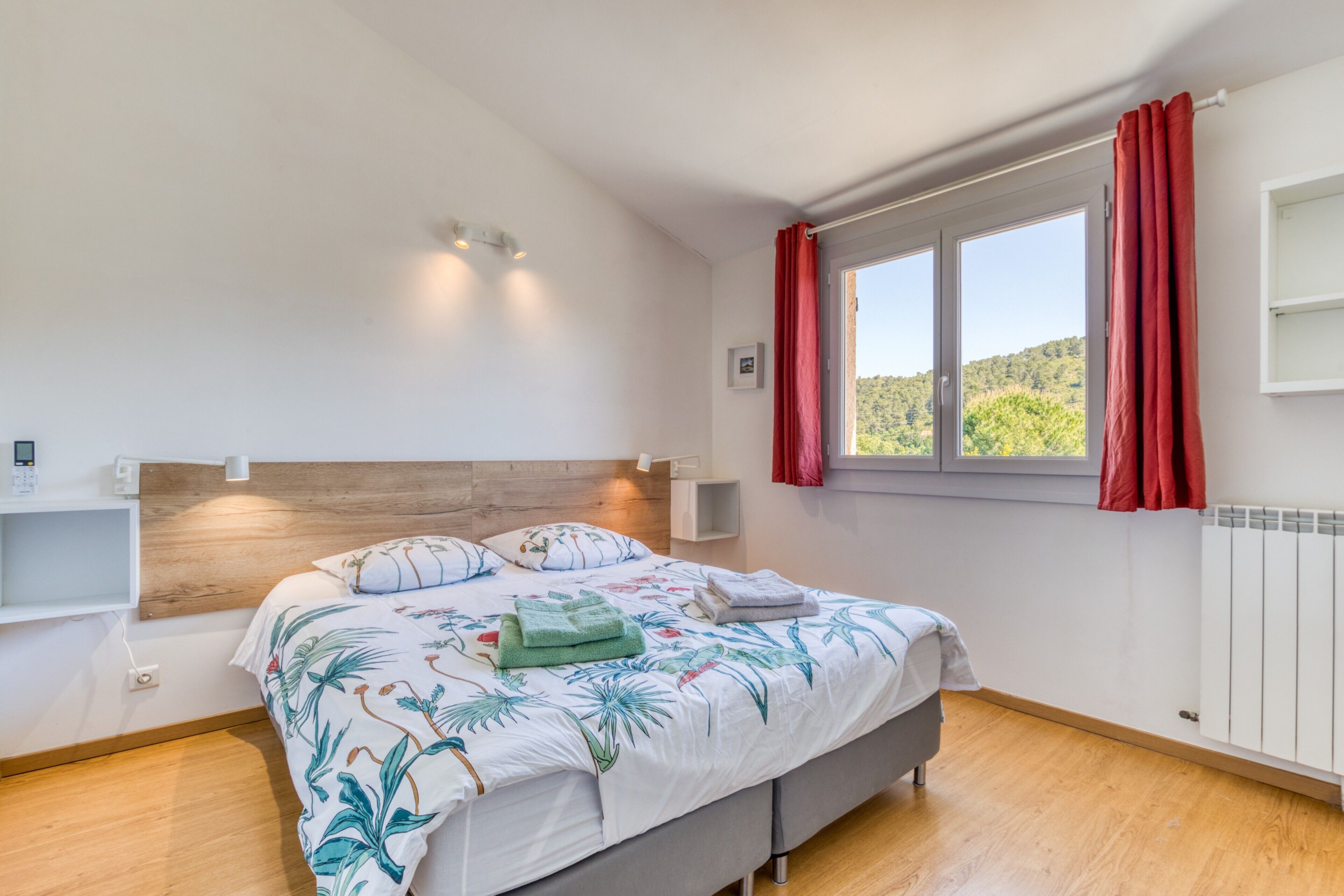 2 makuuhuonetta, silitysrauta/-lauta, Wi-Fi, vuodevaatteet