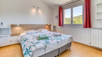 2 makuuhuonetta, silitysrauta/-lauta, Wi-Fi, vuodevaatteet