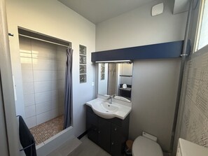 Suihku, pyyhkeet, saippua, vessapaperi