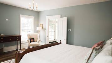 3 bedrooms, desk, iron/ironing board, free WiFi