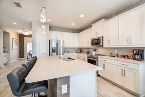 Private kitchen - Stunning 8-Bedroom Home in Encore Reunion (Kissimmee)