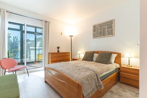 1 bedroom, iron/ironing board, travel cot, free WiFi - Richelieu Apartment by Atlantic Holiday (Água de Pena)