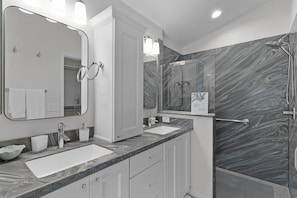 Hair dryer, towels - 3/2 Courtyard Villa w/ Pool Village of Bonita (The Villages)