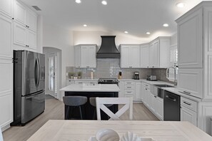 Fridge, microwave, oven, stovetop - 3/2 Courtyard Villa w/ Pool Village of Bonita (The Villages)