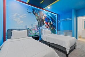 Desk, iron/ironing board, travel cot, free WiFi - Magical 5 bedroom Escape with Pool & Game Room (Orlando)
