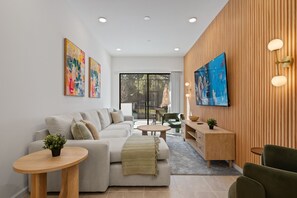 Smart TV, video games - Magical 5 bedroom Escape with Pool & Game Room (Orlando)