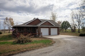 Exterior - Kansas Hunting Lodge (Uniontown)