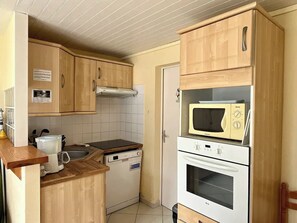 Private kitchen - 50 m seaside apartment, Villa Cerisier rose, Ronce-les-Bains, (La Tremblade)