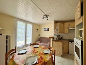 Dining - 50 m seaside apartment, Villa Cerisier rose, Ronce-les-Bains, (La Tremblade)