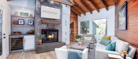 Smart TV, fireplace, ping pong