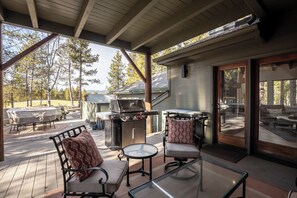 Outdoor dining - NEW! Ultimate Sunriver Retreat-REDC40 (Sunriver)