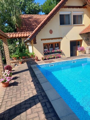 Pool - Family-friendly house with pool, 4 apartments, air conditioning, quiet location in Zamárdi. (Zamárdi)
