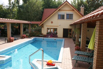 Family-friendly house with pool, 4 apartments, air conditioning, quiet location in Zamárdi.