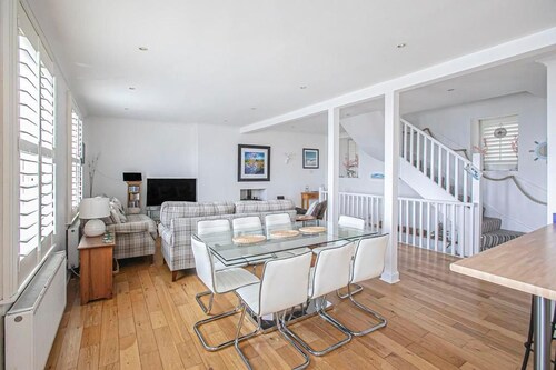 Sea View 4-bed Townhouse, Sleeps 7 in Anstruther