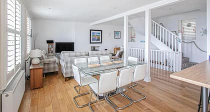 Sea View 4-bed Townhouse, Sleeps 7 in Anstruther