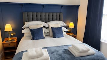 4 kamar tidur, setrika/meja setrika, Wi-Fi gratis, dan seprai linen
