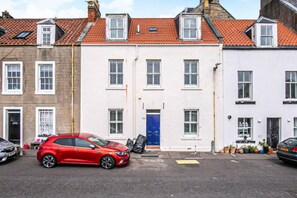 Exterior - Sea View 4-bed Townhouse, Sleeps 7 in Anstruther (Anstruther)