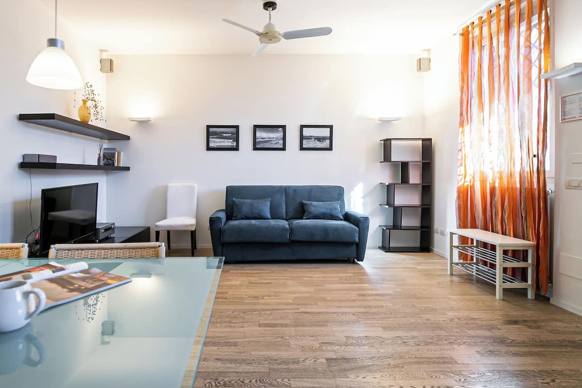 Apartamento (1 Bedroom) | Área de estar | TV 32 polegadas com canais a cabo