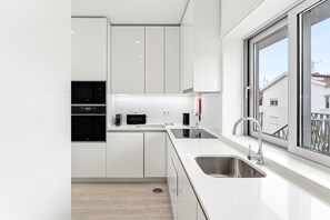 Fridge, microwave, oven, dishwasher - GuestReady - Sunny Aveiro retreat (Aveiro)