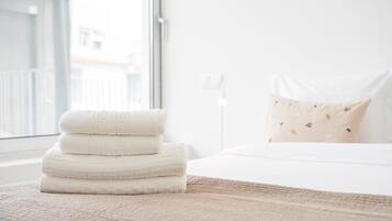 Iron/ironing board, Internet, bed sheets