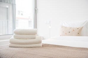 Iron/ironing board, Internet, bed sheets - GuestReady - Sunny Aveiro retreat (Aveiro)