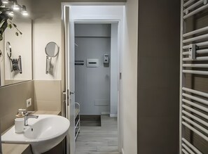 Shower, hair dryer, towels - Cozy Bande Nere Apartment (Milano)