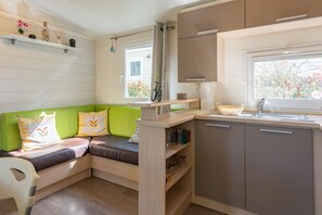 Interior - Mobile Home “5 Minutes from the Beach” with Shared Pool and Private Terrace (Saint-Augustin)