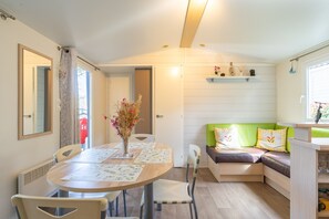 Dining - Mobile Home “5 Minutes from the Beach” with Shared Pool and Private Terrace (Saint-Augustin)