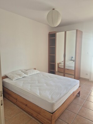 4 chambres, fer et planche à repasser, Wi-Fi, draps fournis