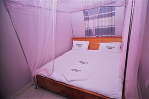 Deluxe Double Room | Free WiFi, bed sheets - Viewpoint-Inn Mbuinzau (Kibwezi)