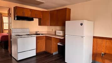 Classic Double or Twin Room | Private kitchen | Mini-fridge
