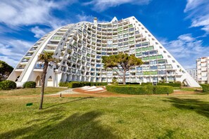 Exterior - The Splendid Grande Pyramide with Sea View, Wi-Fi, and Air Conditioning (La Grande-Motte)
