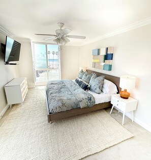 1 bedroom, free WiFi, bed sheets - Breathtaking Coastal Views - Steps to the Beach (Oceanside)