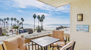 Outdoor dining - Breathtaking Coastal Views - Steps to the Beach (Oceanside)