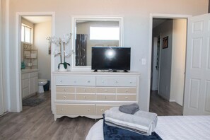 4 bedrooms, iron/ironing board, WiFi, bed sheets