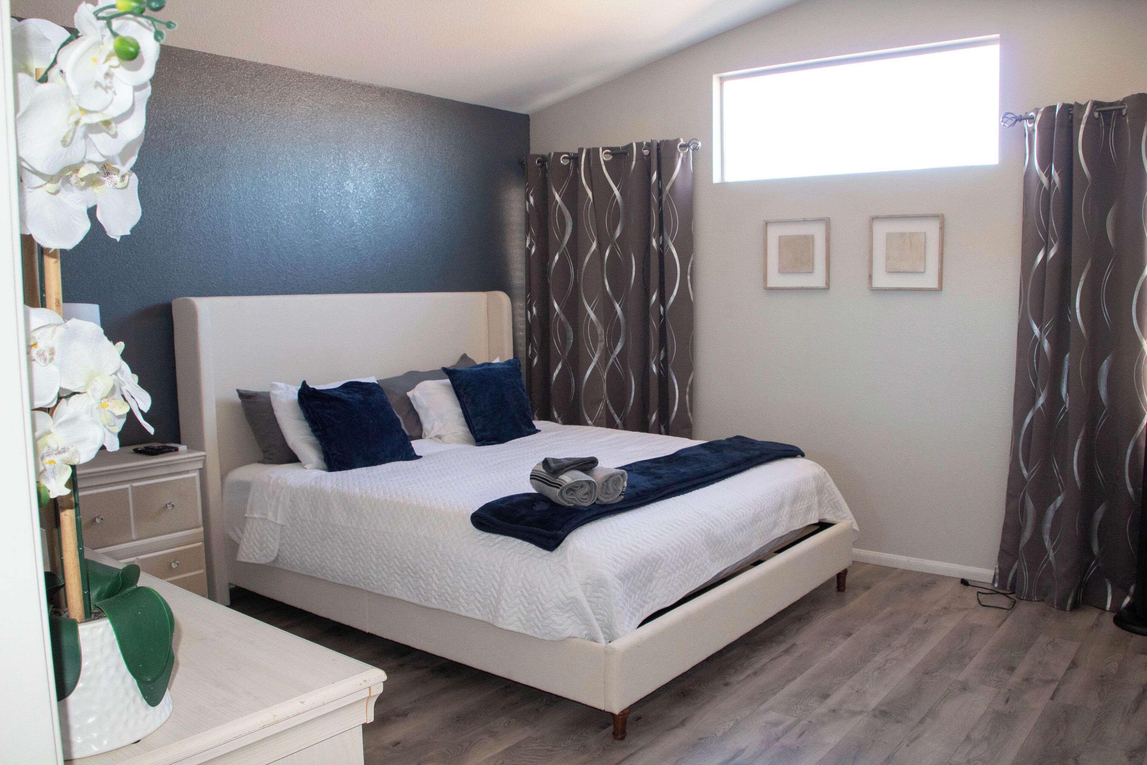 4 bedrooms, iron/ironing board, WiFi, bed sheets