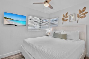 3 bedrooms, iron/ironing board, free WiFi, bed sheets - Sunrise - Perfect Couples Retreat! (Siesta Key)