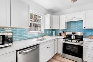 Fridge, microwave, oven, stovetop - Sunset - Private Beach Access! (Siesta Key)