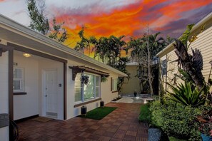 Exterior - Sunset - Private Beach Access! (Siesta Key)