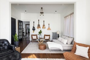 Smart TV, stereo - Your Logan Square Oasis with Lush Outdoor Haven! (Chicago)