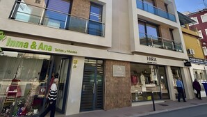 A multi-story building with storefronts on the ground floor, including a visible clothing store named 'Inma & Ana.' - Apartment in A Hotel 'Apartamento Type 2 A' with Private Terrace, Wi-Fi and Air Conditioning (Puente Genil)