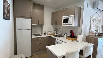 Fridge, microwave, stovetop, coffee/tea maker