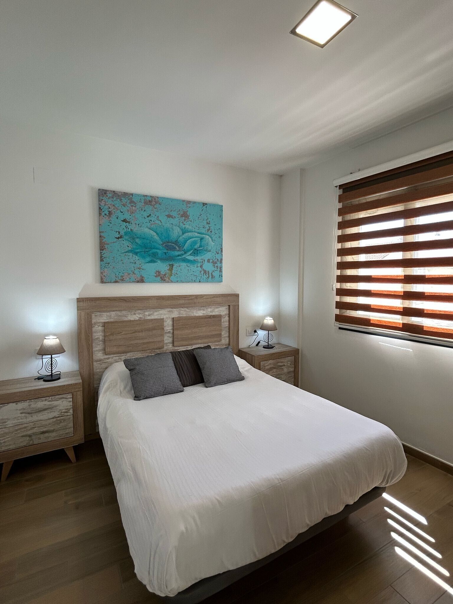 Tabla de planchar con plancha, wifi y acceso para silla de ruedas 